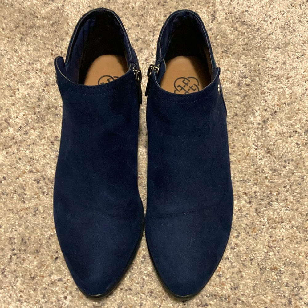 Daisy Fuentes ankle boots